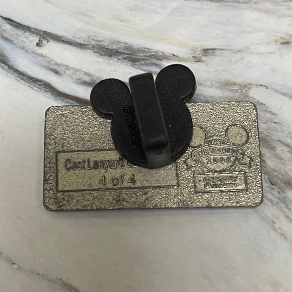 Disney Pin - Picture 2 of 2